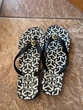 Tory Burch Black and White Geometric Logo Flip Flops with Gold Emblem